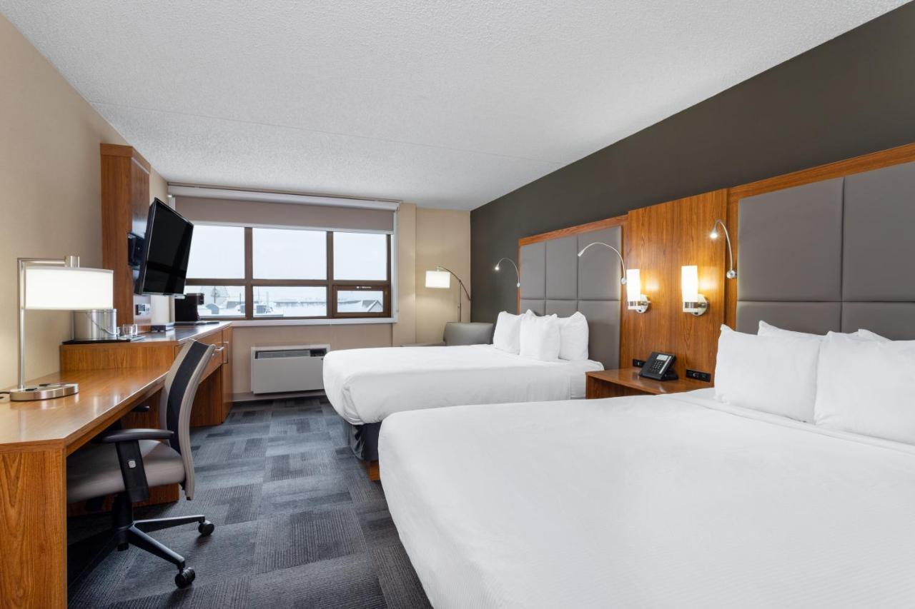 Ramada By Wyndham Northern Grand Hotel & Conference Centre Fort St. John 외부 사진