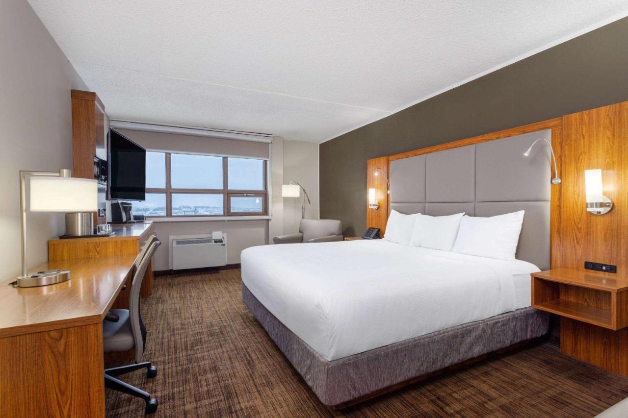 Ramada By Wyndham Northern Grand Hotel & Conference Centre Fort St. John 외부 사진