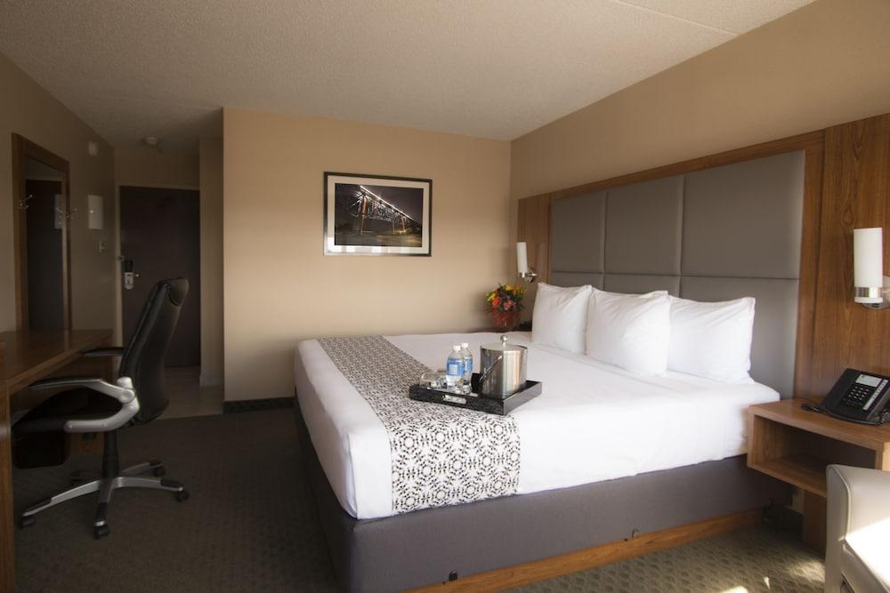 Ramada By Wyndham Northern Grand Hotel & Conference Centre Fort St. John 외부 사진