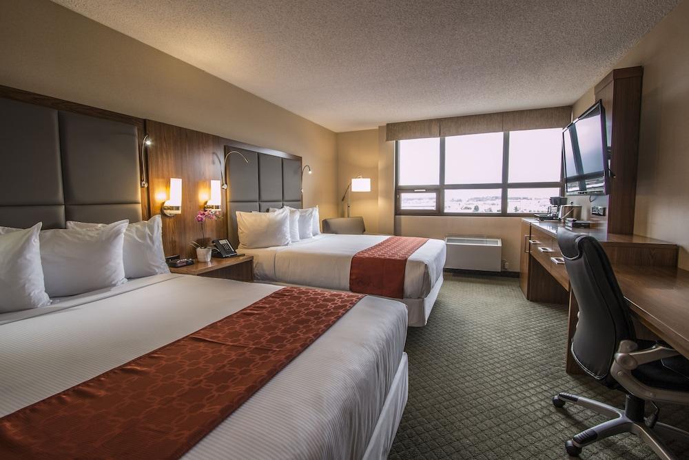 Ramada By Wyndham Northern Grand Hotel & Conference Centre Fort St. John 외부 사진